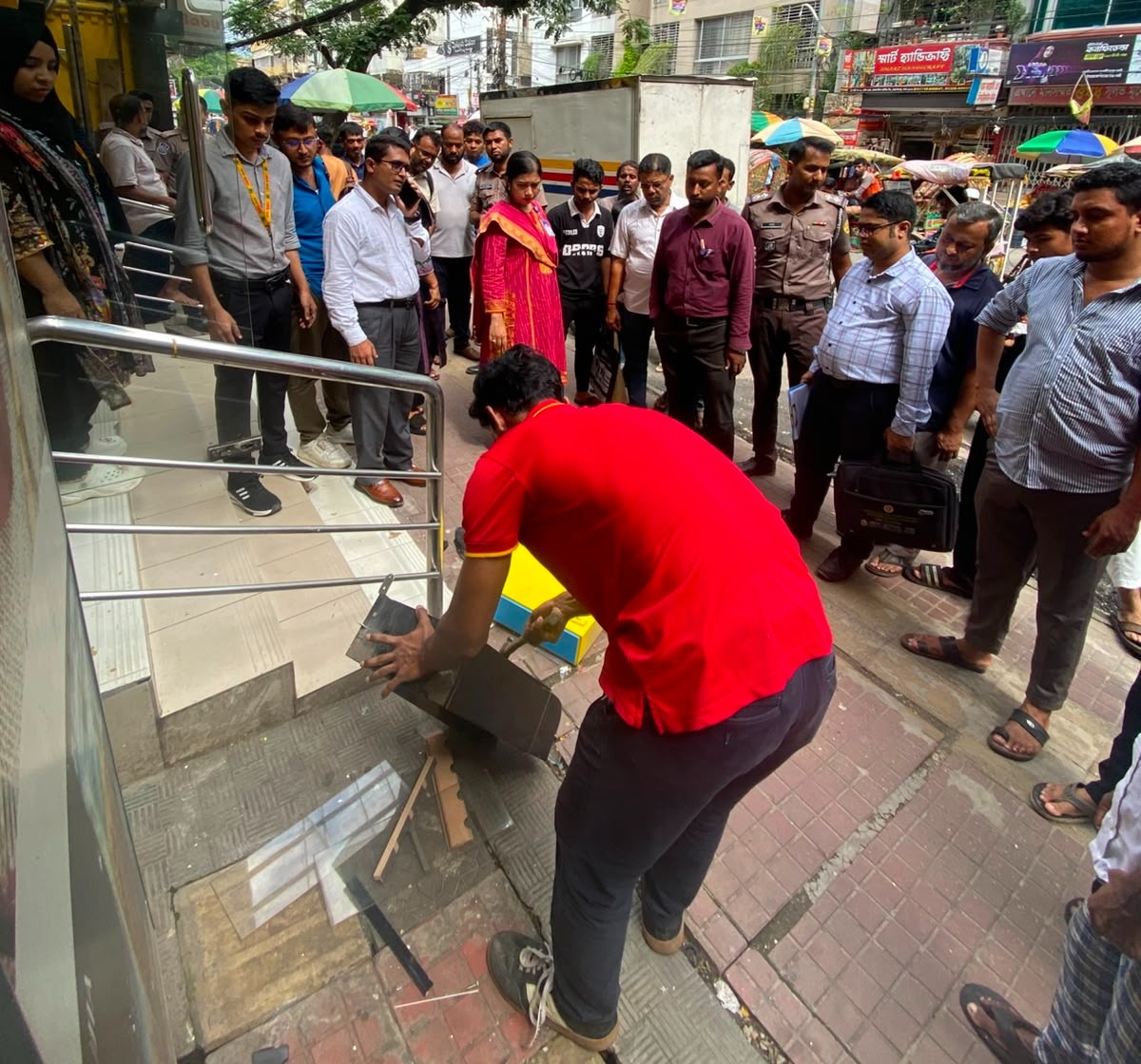 তামাকের প্রচার: জরিমানায়ও থামছে না মীনাবাজার 1 Mina Bazar 1